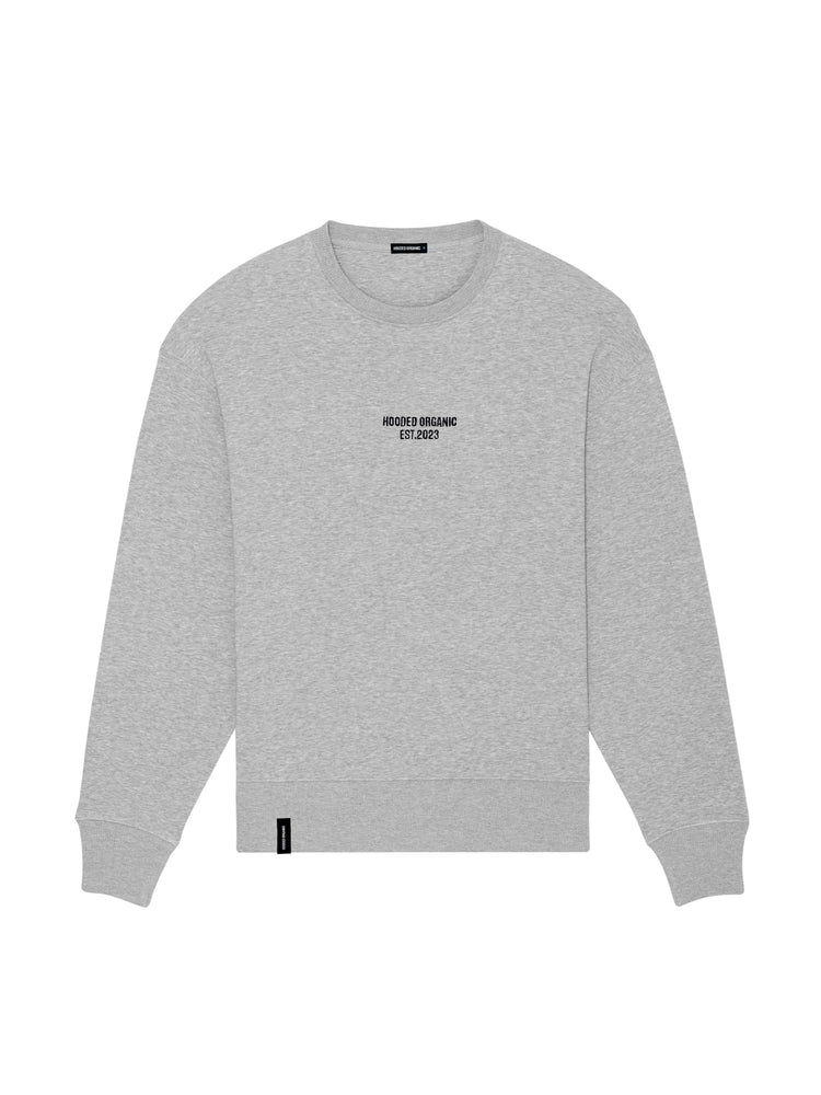 Grå sweatshirt set forfra med Hooded Organic-logo – unisex pasform i økologisk bomuld og dansk kvalitet